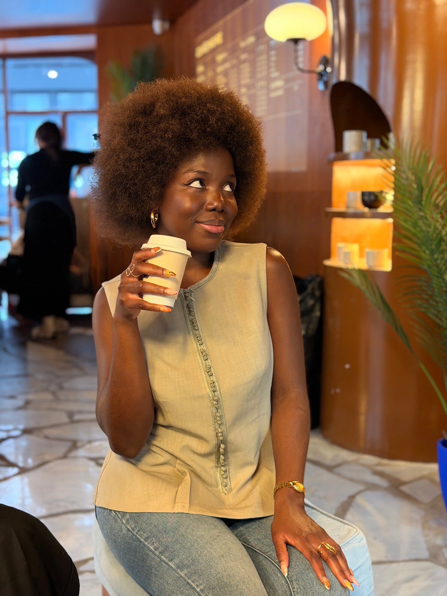 Ensemble “Safae” – Tailleur Vert Sable avec Finition Marocaine Sfifa & Laakad