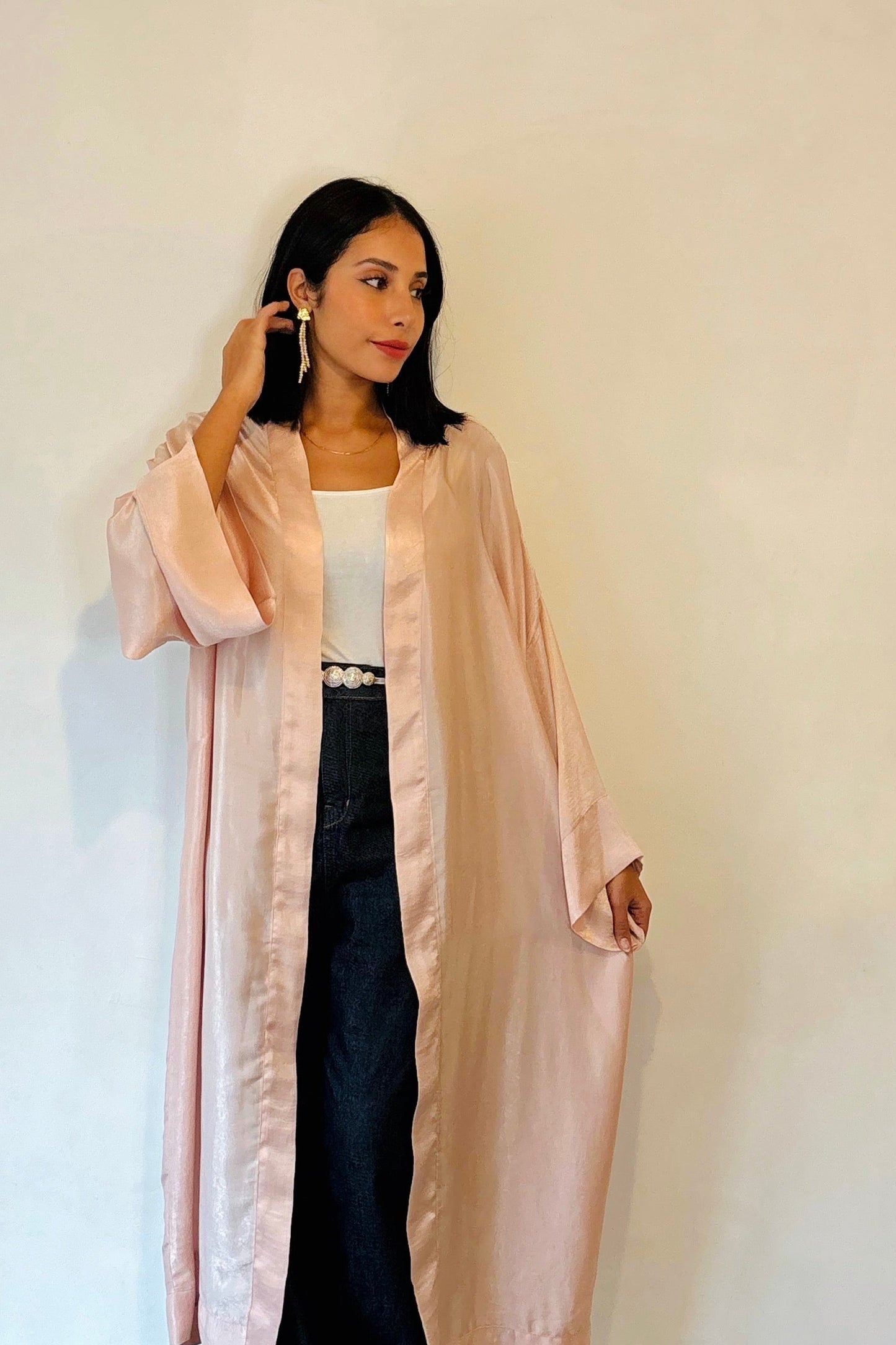 Kimono Long Satiné Fait Main – Rose Clair Élégant