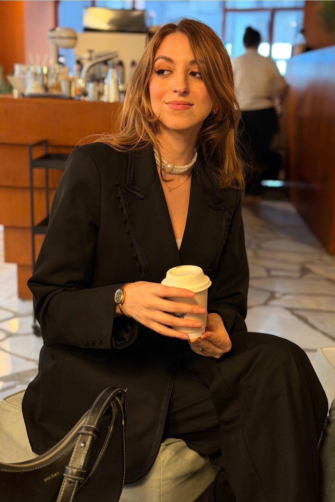 Ensemble “Sahar” – Tailleur Noir avec Ceinture Majdoul & Finitions Marocaines Sfifa & Laakad Ton sur Ton