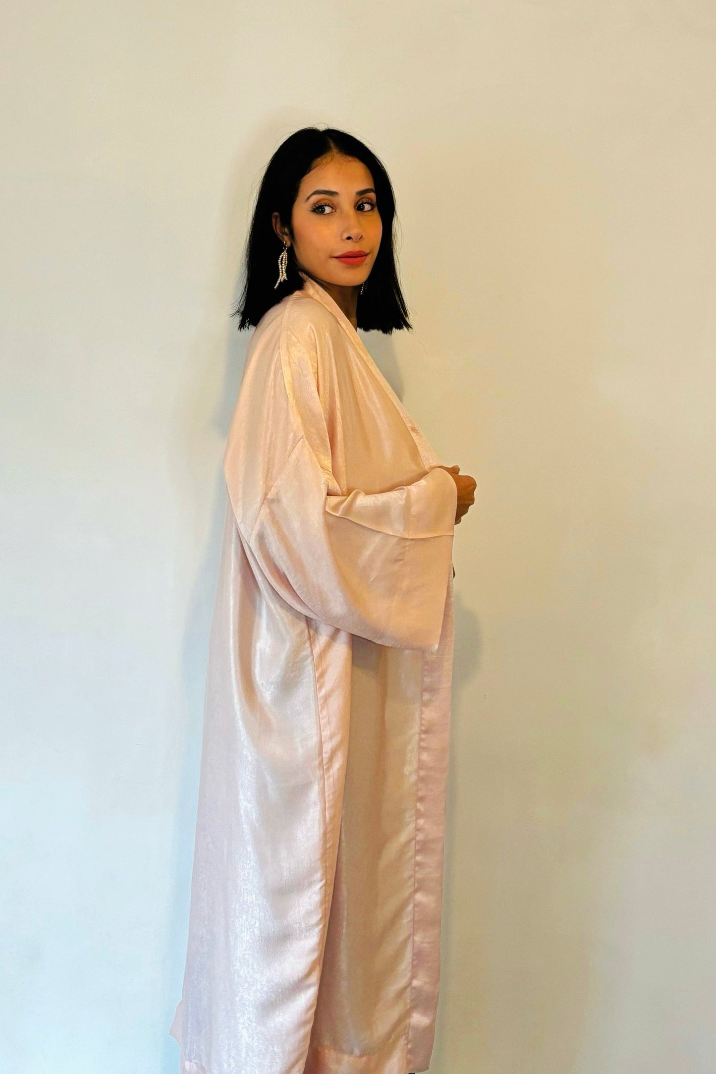 Kimono Long Satiné Fait Main – Rose Clair Élégant
