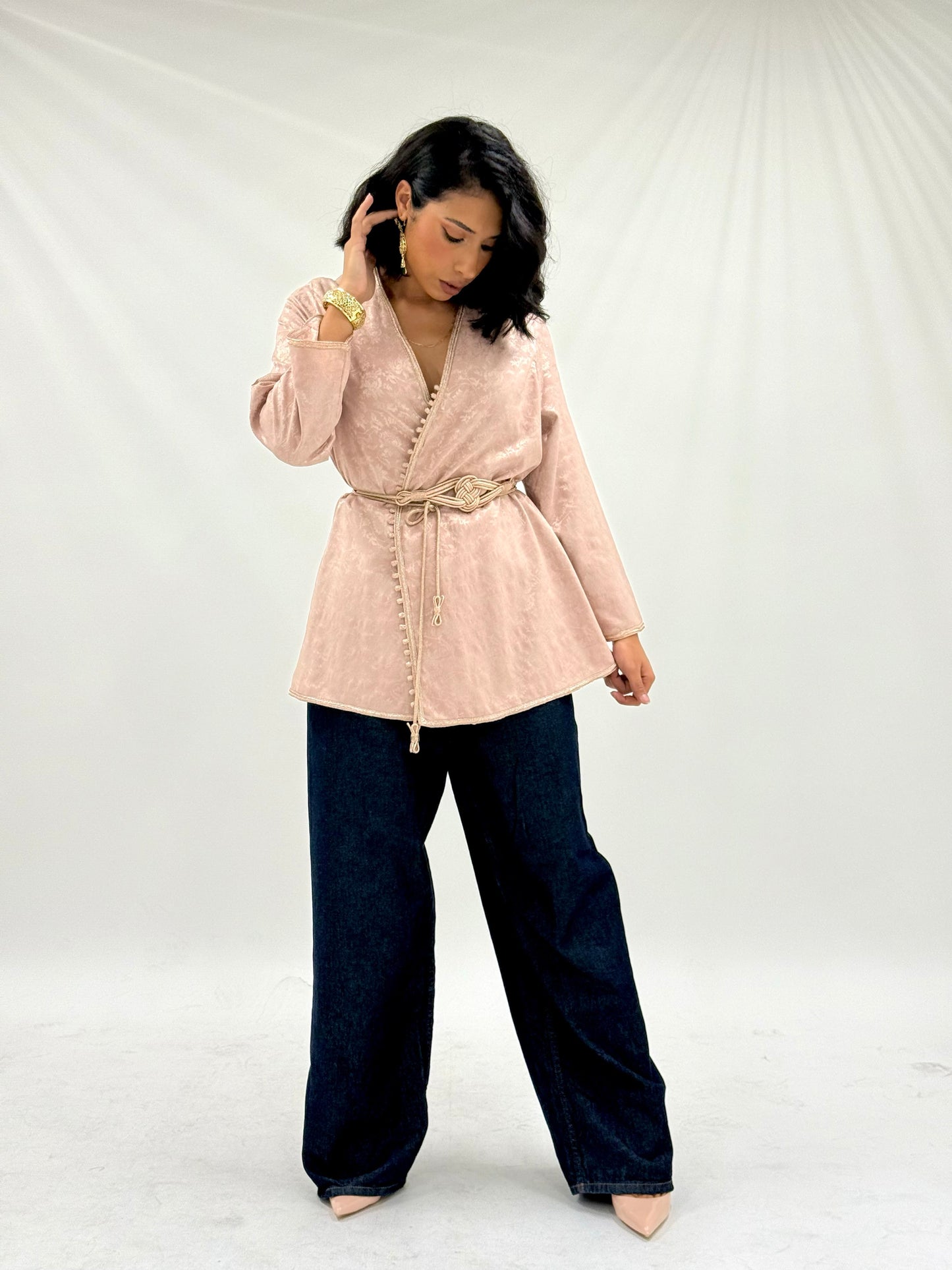 Kimono Court “Nour” – Rose Poudré avec Majdoul & Finitions Marocaines Sfifa & Laakad Faits Main