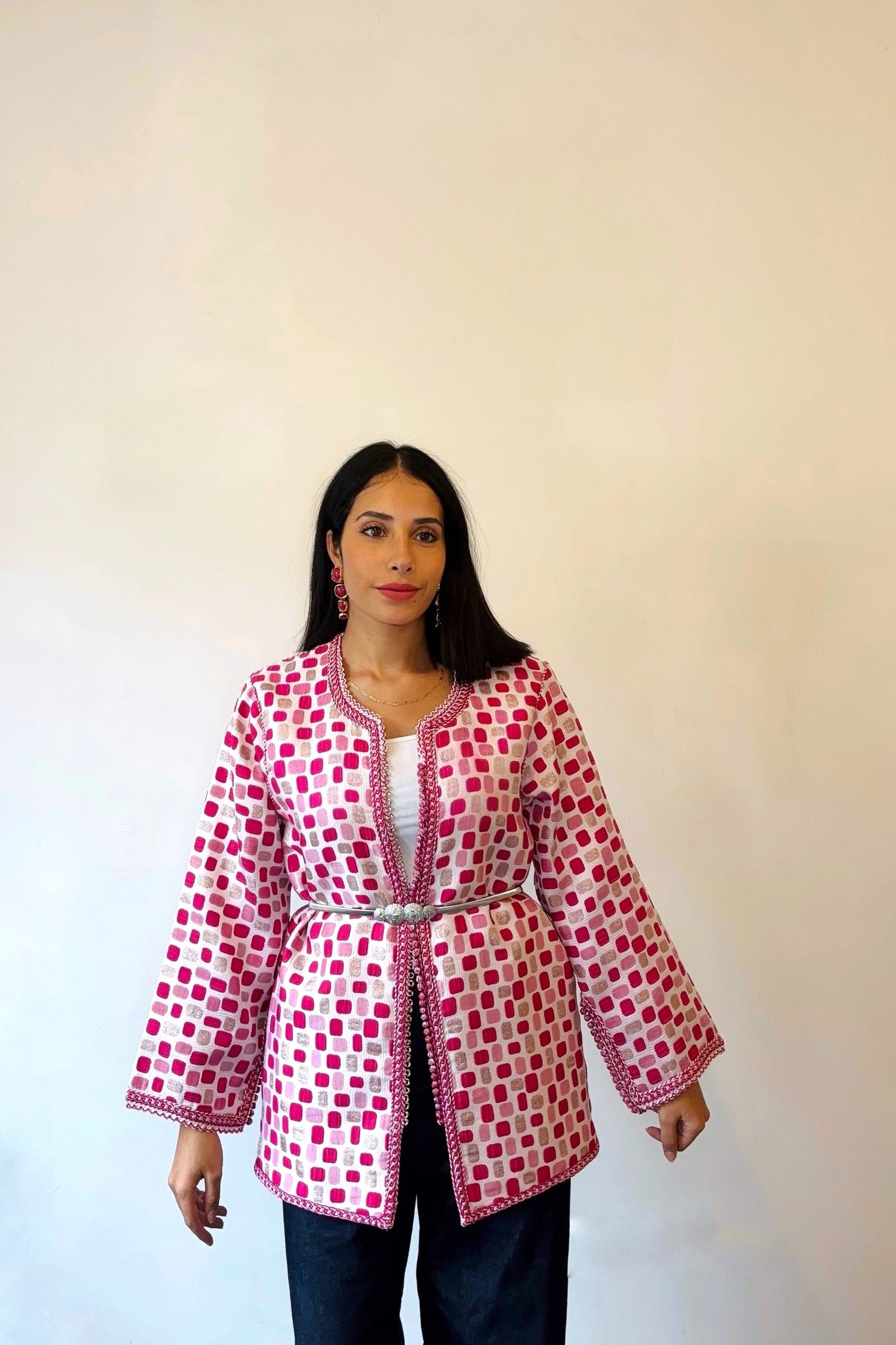 Veste Marocaine Artisanale en Sfifa & Aakad – Blanc, Rose et Dégradé