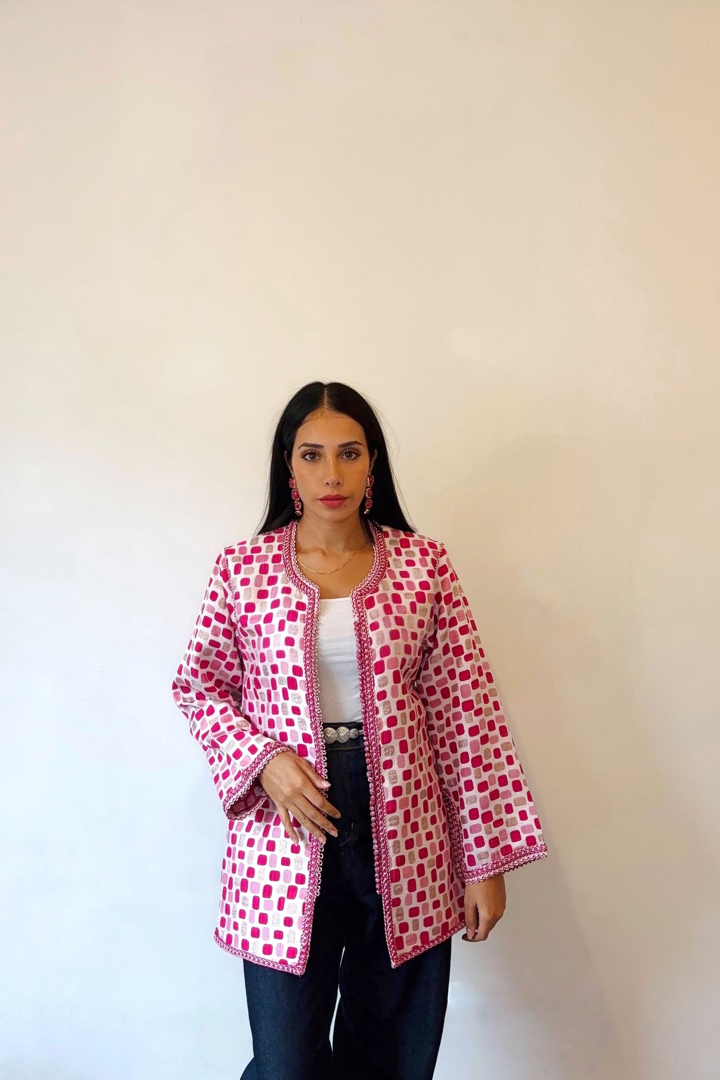 Veste Marocaine Artisanale en Sfifa & Aakad – Blanc, Rose et Dégradé
