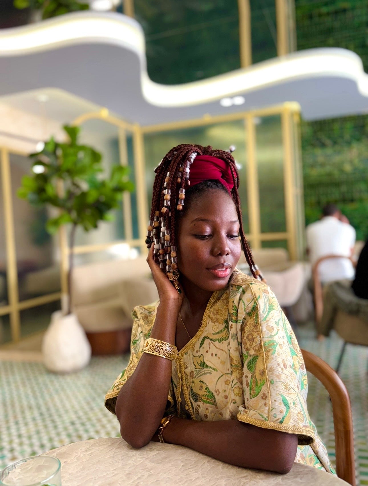 Kimono Court “Soraya” – L’Or du Maroc, entre Tradition et Modernité