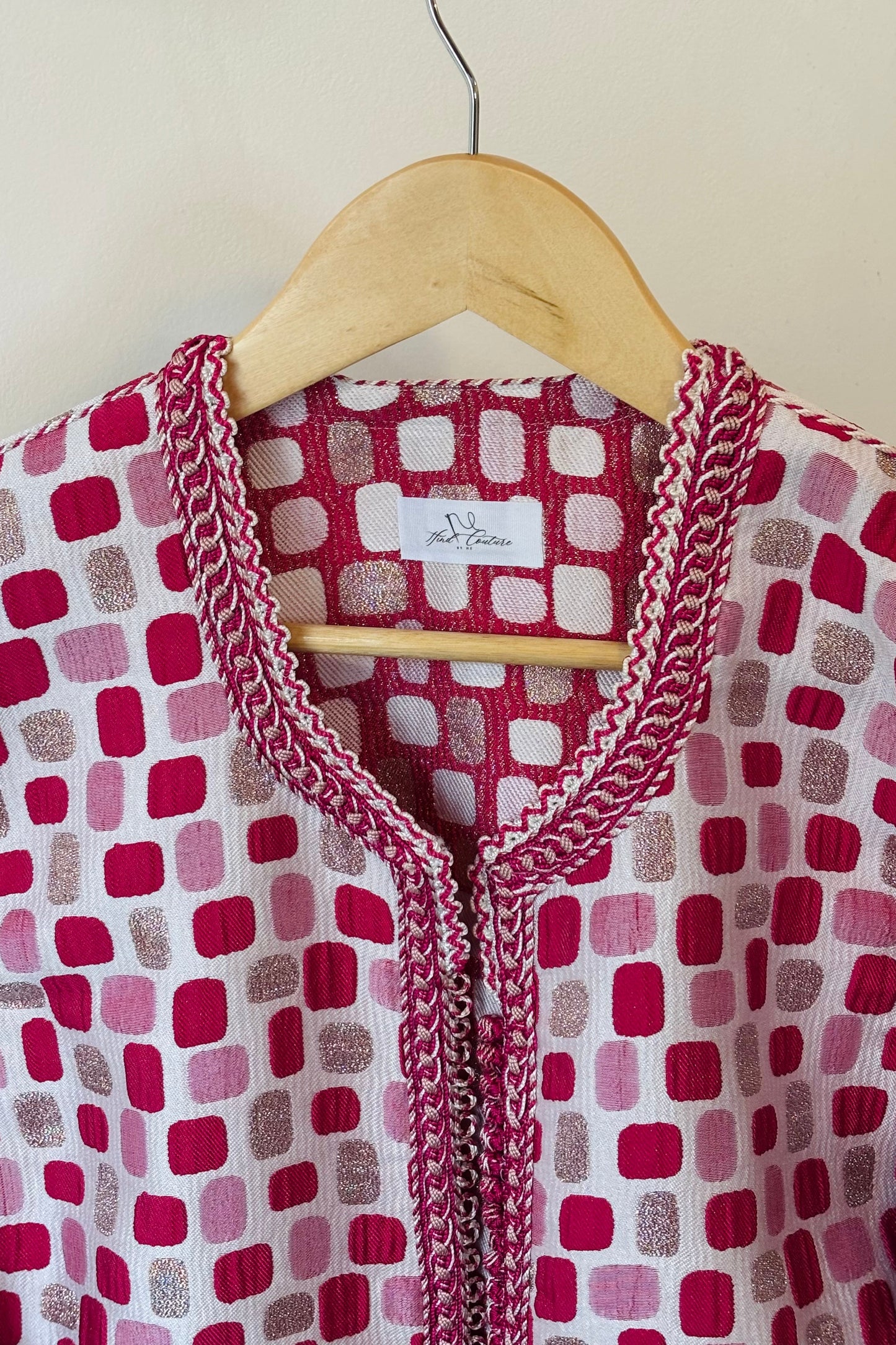 Veste Marocaine Artisanale en Sfifa & Aakad – Blanc, Rose et Dégradé